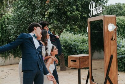 El fotomatón espejo está en tendencia en las bodas de 2025 y 2026