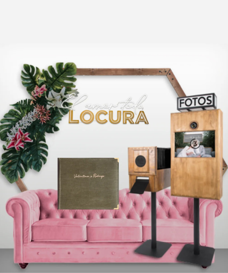 Fotomatón vintage en Madrid con photocall decorado y álbum premium personalizado