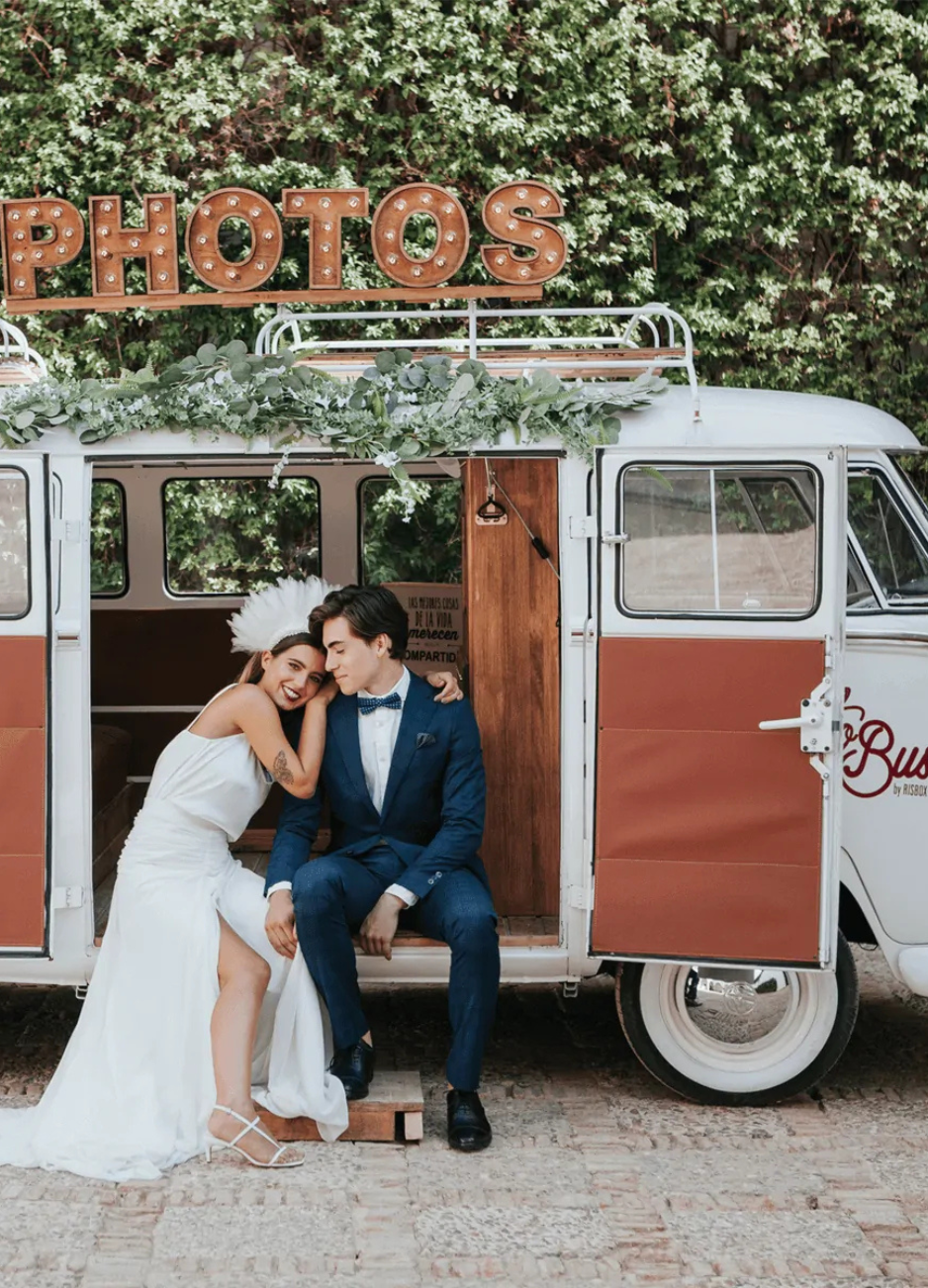 Photobus en Barcelona, fotomatón sobre ruedas con fotos y vídeos dentro de una furgoneta vintage.